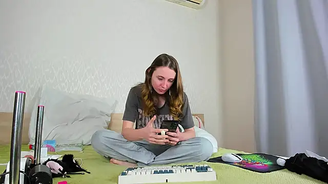 Cowell_Adelina's cam snapshot