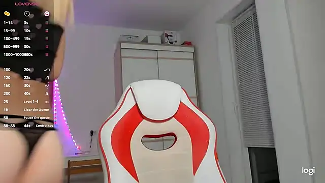 HotCarolineXO's cam snapshot