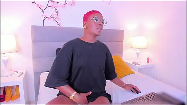 OPRAAH's cam snapshot