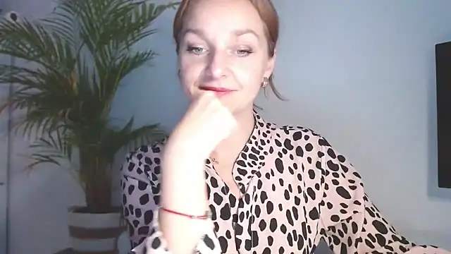 AliciaDesire's cam snapshot