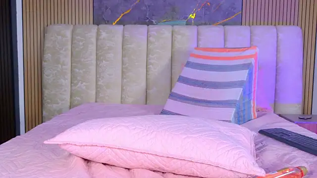 mia_scot's cam snapshot