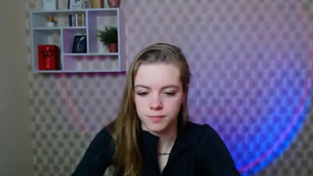 AliceFlirtt_'s cam snapshot