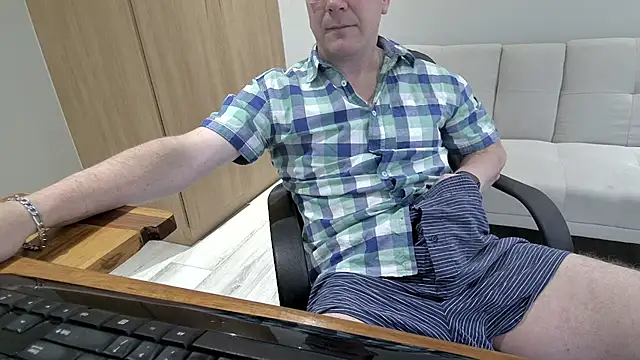 BrettJ81 live sex cam