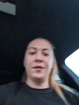 Risky_girl23's cam snapshot