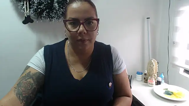 Rebecagiraut live sex cam