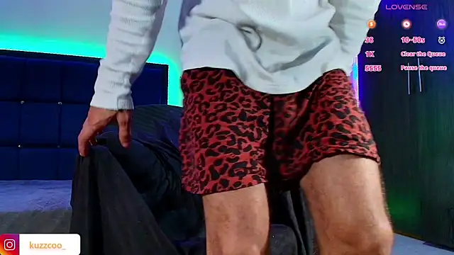 kuzzcoo live sex cam
