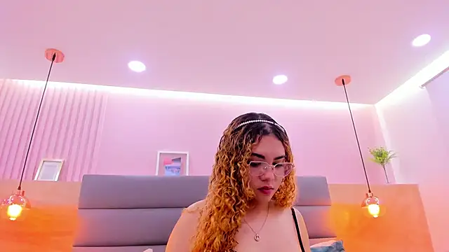 abril_dolly's cam snapshot