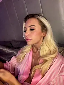 MaisieMae's cam snapshot