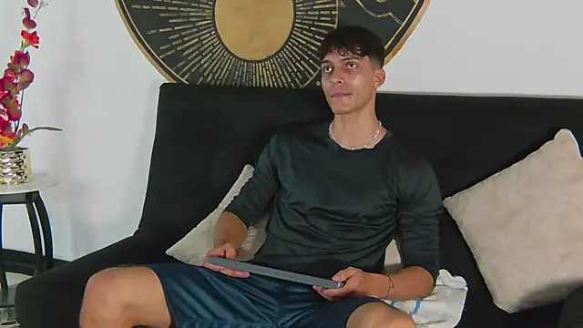 AlessioVitale live sex cam