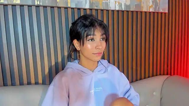 LauraAristizabal live sex cam