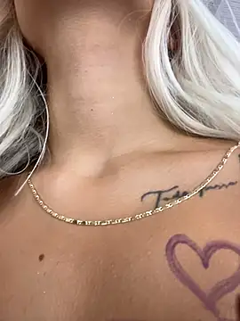 MystiqueXXX's cam snapshot