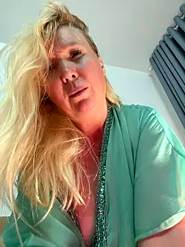 EmmaInLove23 live sex cam