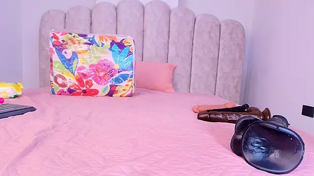 sharlott_miller's cam snapshot