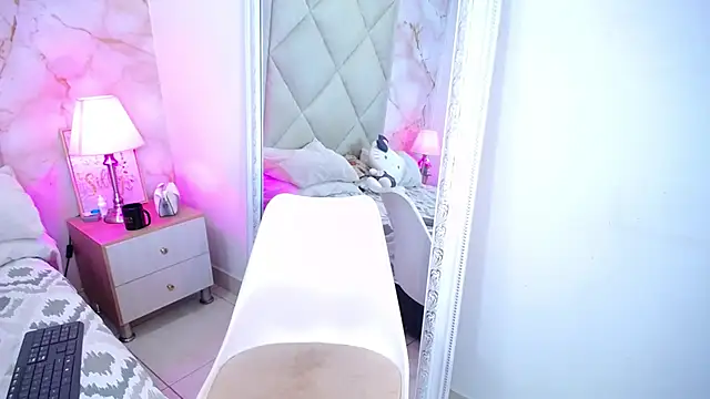 NinaBravura_'s cam snapshot