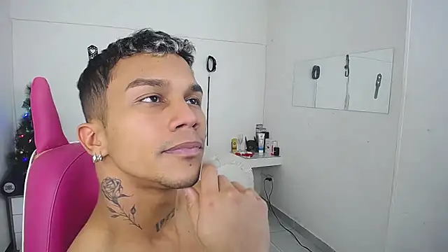 Leonard_Price live sex cam