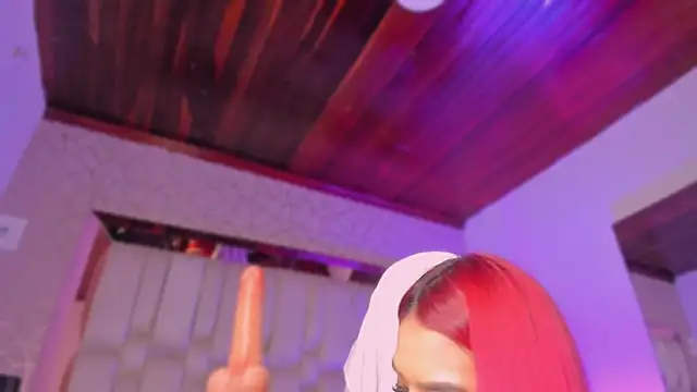 Emmily_Savage's cam snapshot