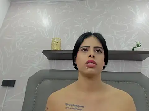 laura_maite_'s cam snapshot