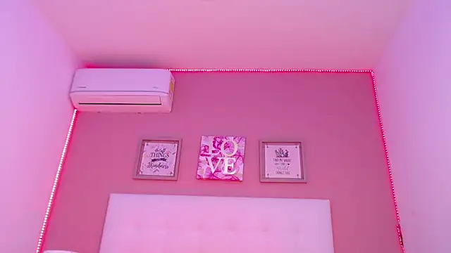 LAURALUXE live sex cam