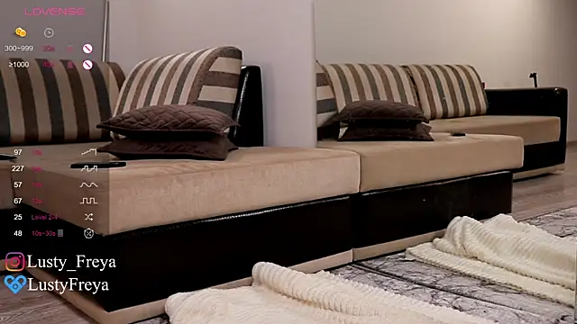 Lusty_Freya live sex cam