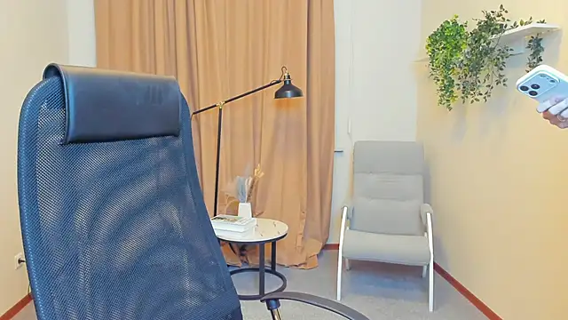 HienBiddie's cam snapshot