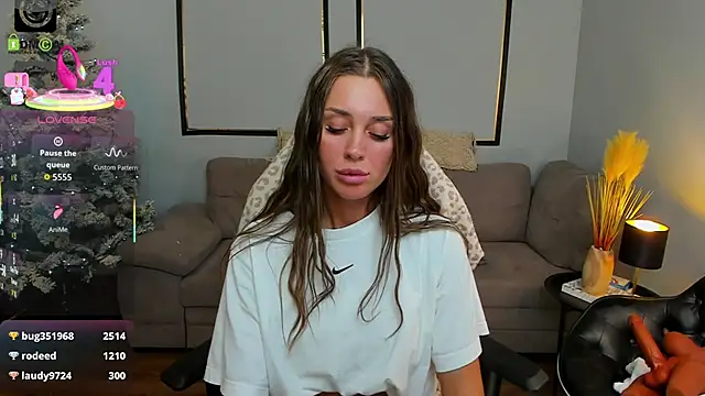 Anya-Ray live sex cam