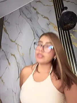 sara_calderon's cam snapshot