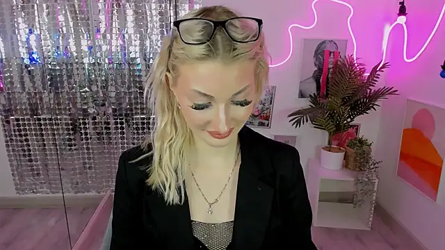 Anora_Less's cam snapshot