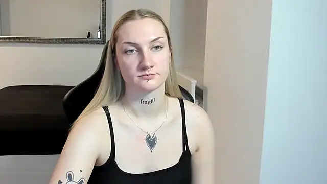 AlexaTease's cam snapshot