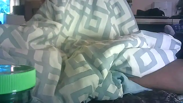 ON3YOULLN3VER_FIR3's cam snapshot