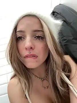 LoraaDoll live sex cam