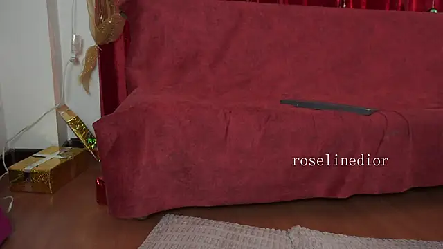 roselinedior live sex cam