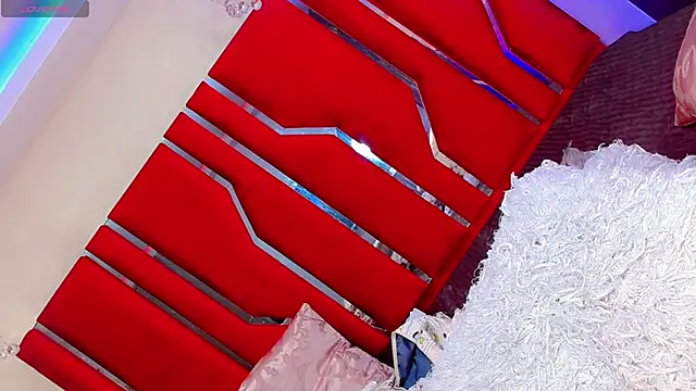 Tiiana_Glow10_'s cam snapshot