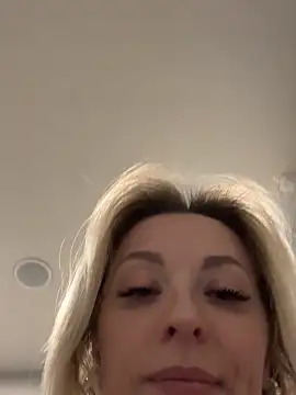 VikaBunny1 live sex cam