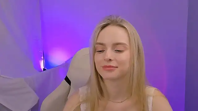 JuliaBrewwer's cam snapshot