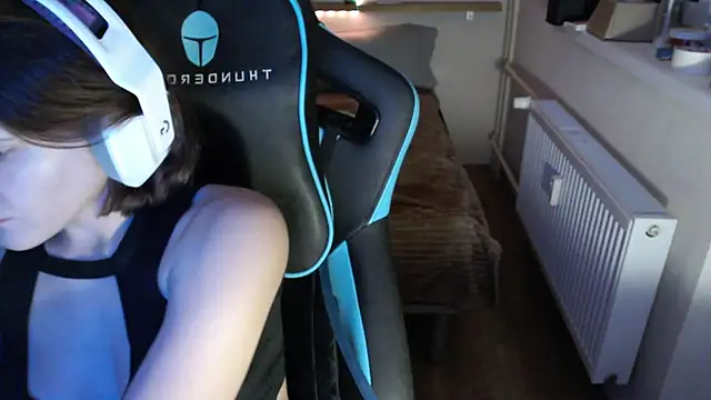 LollyMot's cam snapshot