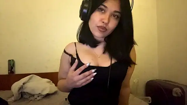 Lolamein's cam snapshot