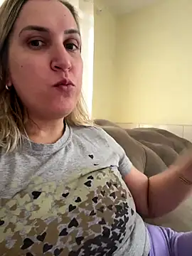 Bia_sexynovaes live sex cam