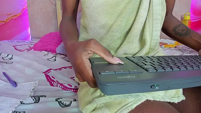 Taylor_oriana_'s cam snapshot