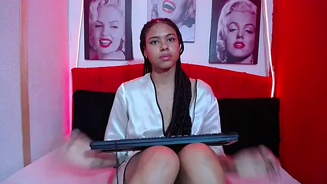 Tiana_Ebony18's cam snapshot