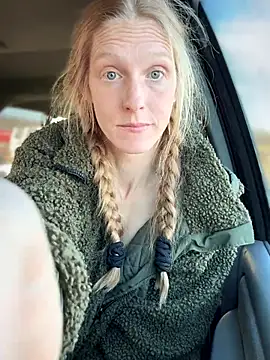 GoldenFlameGoddess live sex cam