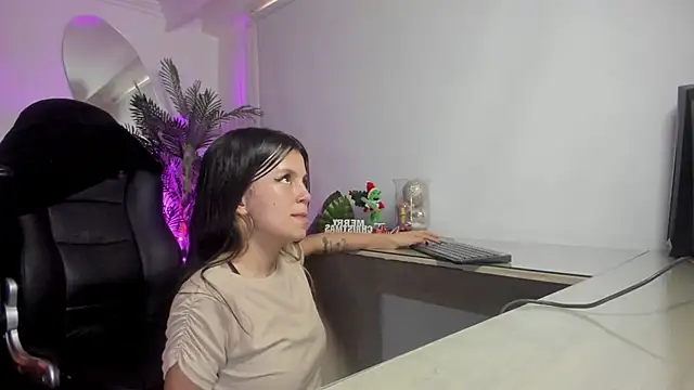 Meghan320 live sex cam