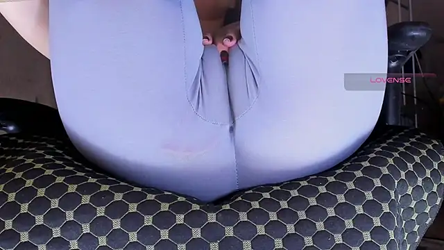 Cameltoe_squirt_inPants's cam snapshot