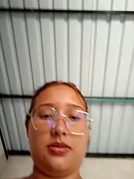 young_dairy01's cam snapshot