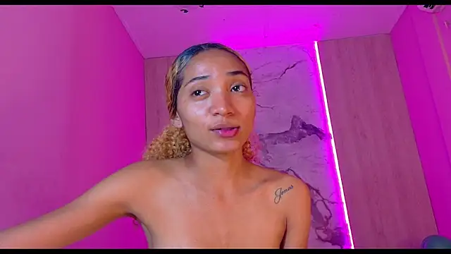 Charlotte_Love10's cam snapshot