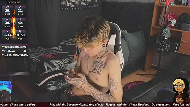 AcidMilo live sex cam