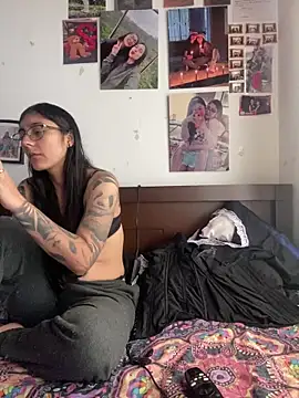 PamelaFtMia's cam snapshot