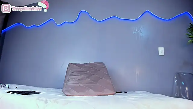 AlinaSweett_'s cam snapshot