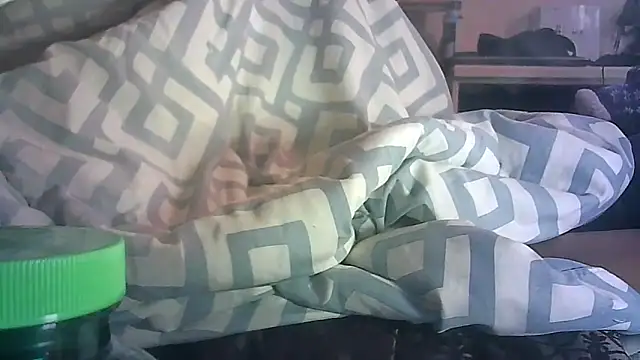 ON3YOULLN3VER_FIR3's cam snapshot