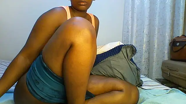 Petitiebooty live sex cam