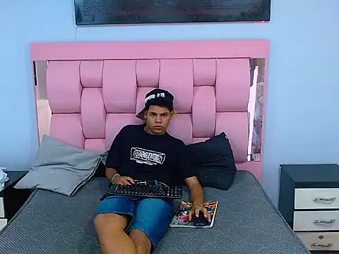 Yordi_Alpha live sex cam